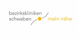Logo Bezirkskliniken Schwaben mit schwarzer und gelber Schrift vor weißem Hintergrund